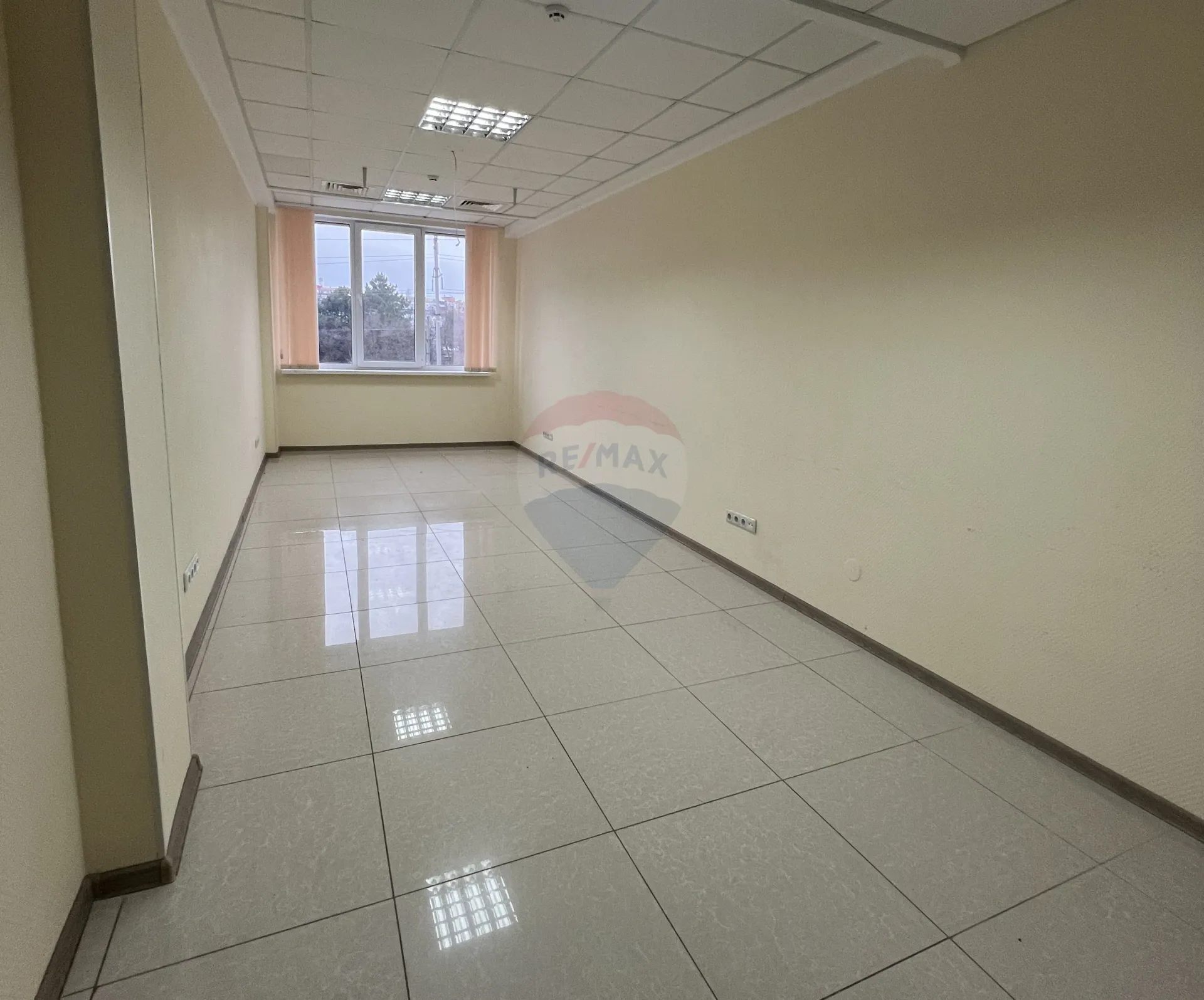 Free-purpose property, 650 m² — Image 1