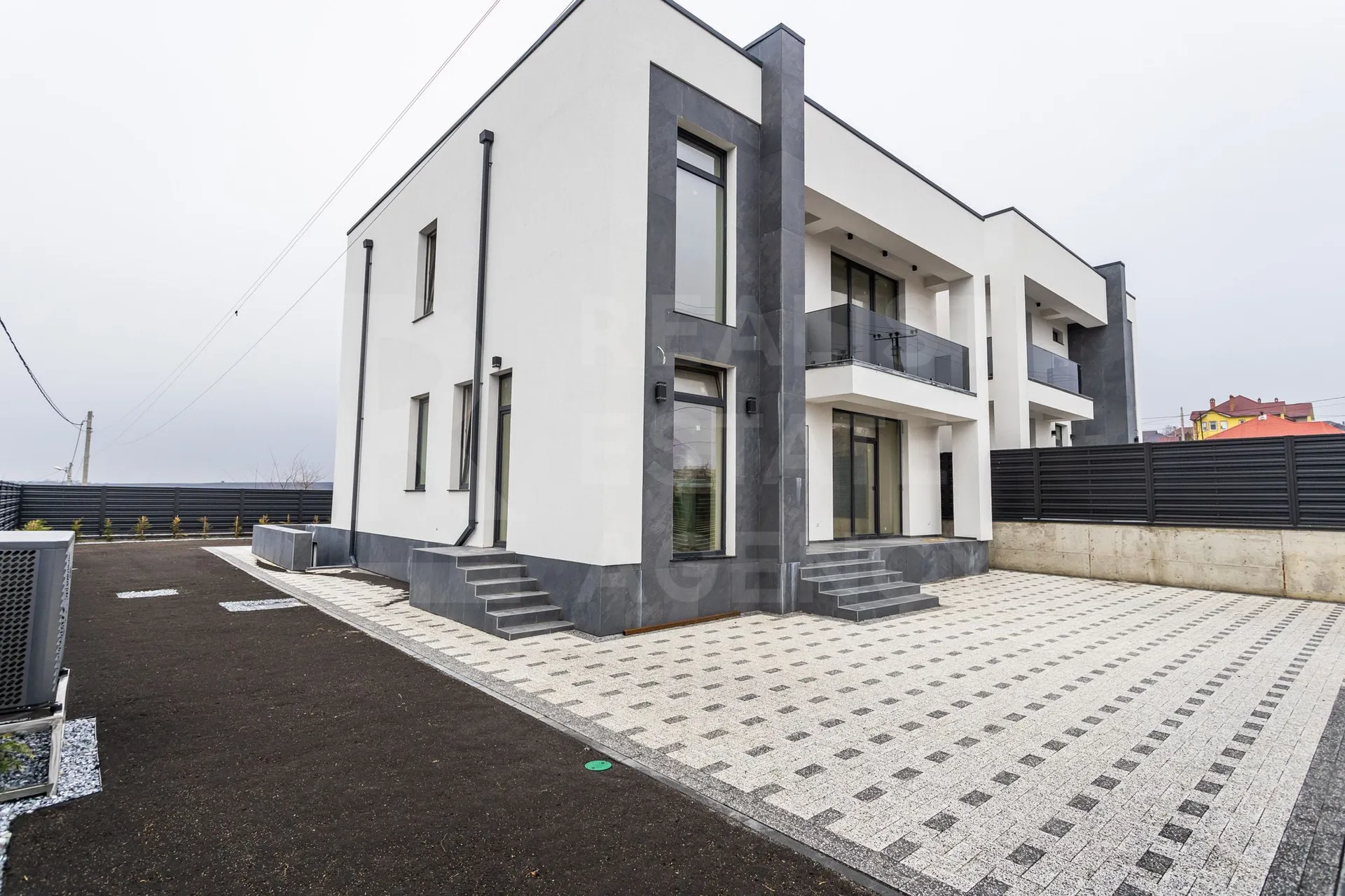 2-этажный дом, 4 комнаты, 190 м² — Изображение 1
