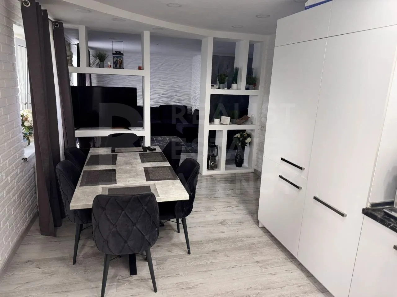 2-этажный дом, 4 комнаты, 200 м² — Изображение 2