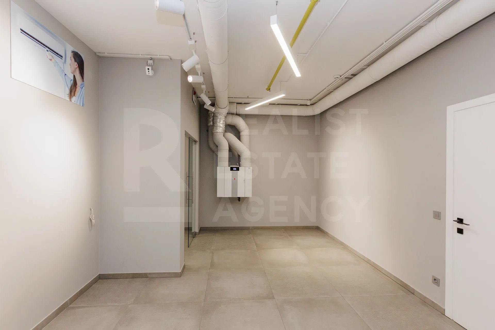 Spațiu comercial, 1 176 m² — Imagine 1