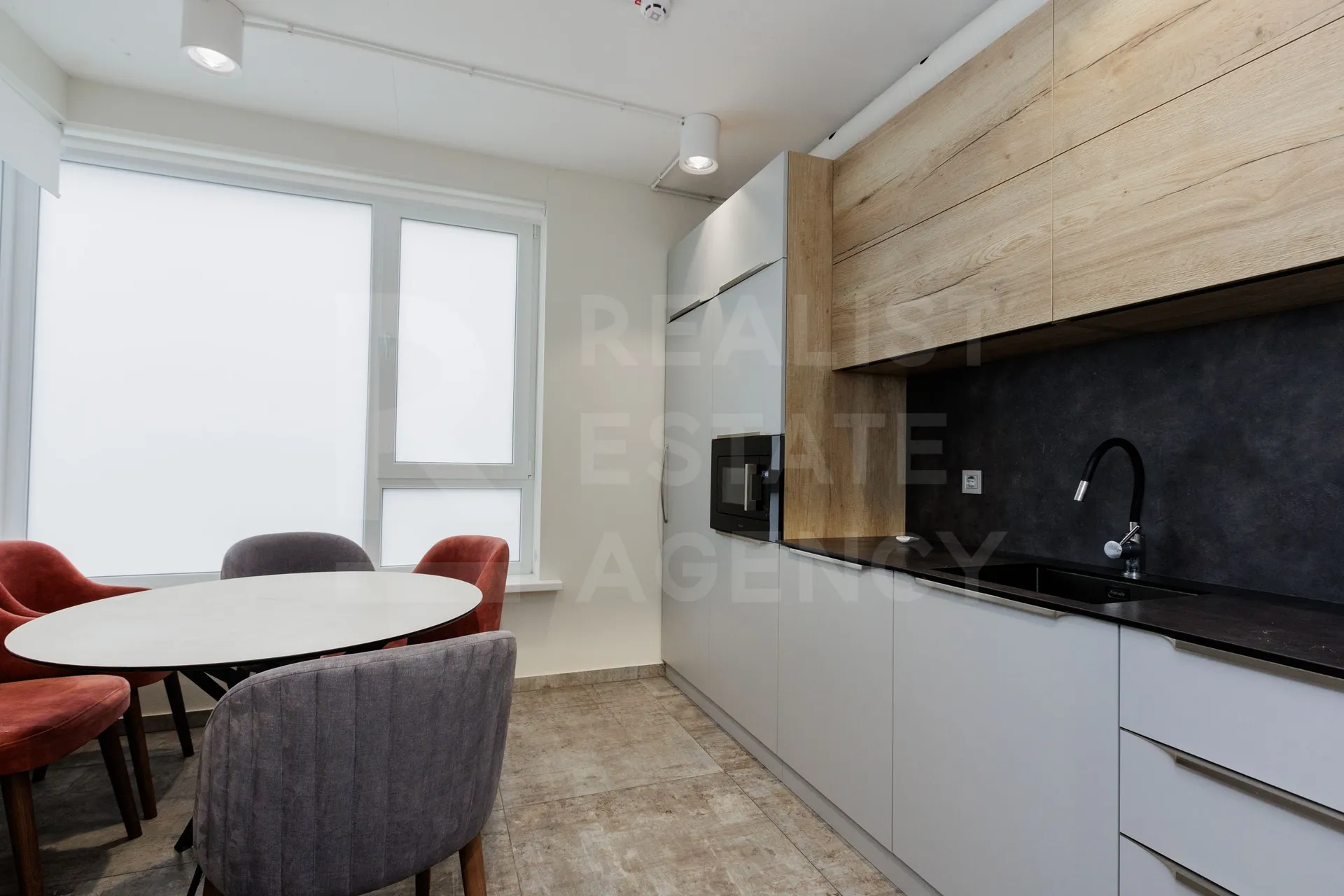 Spațiu comercial, 1 176 m² — Imagine 2