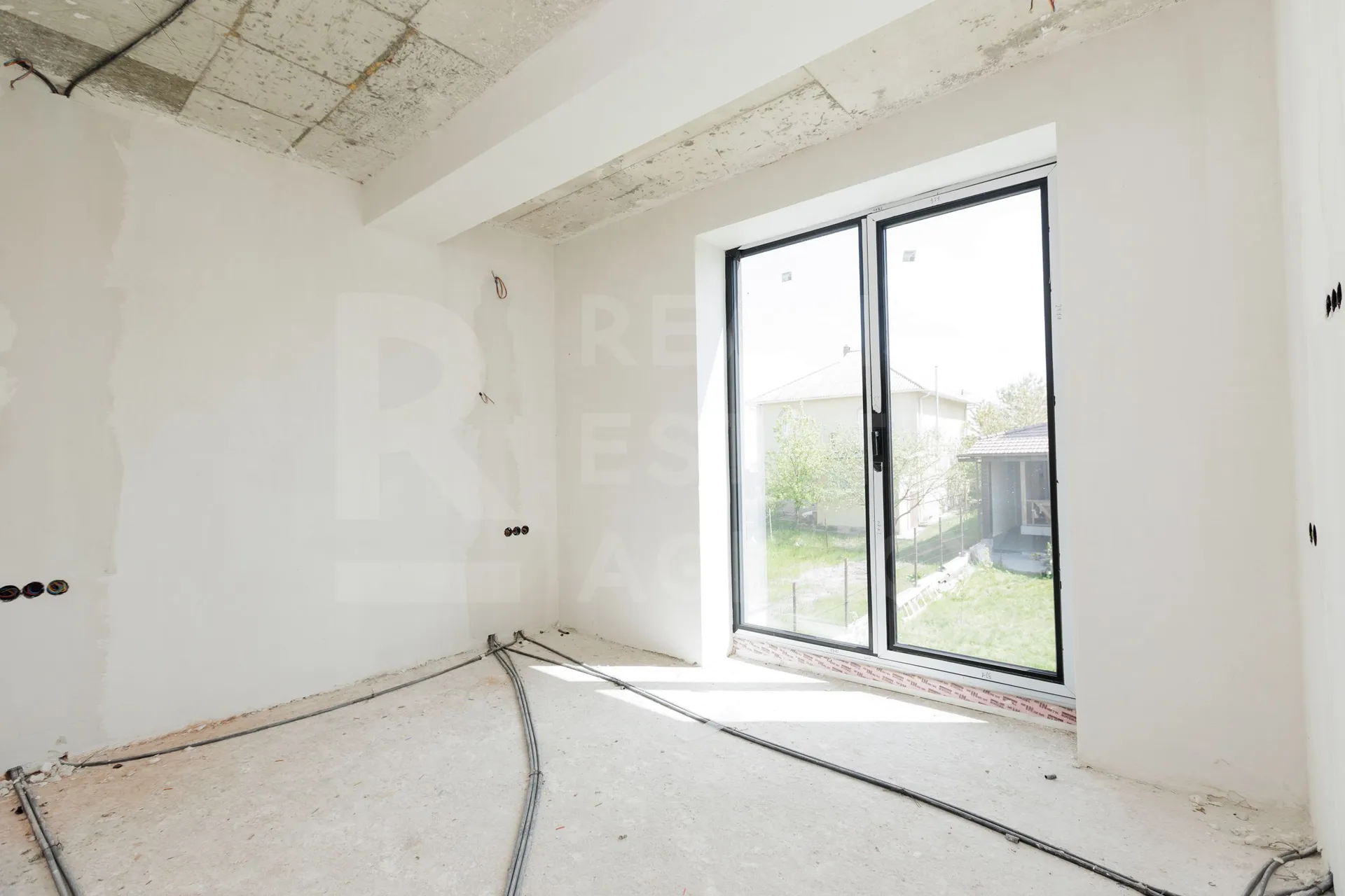 2-этажный дом, 3 комнаты, 190 м² — Изображение 2
