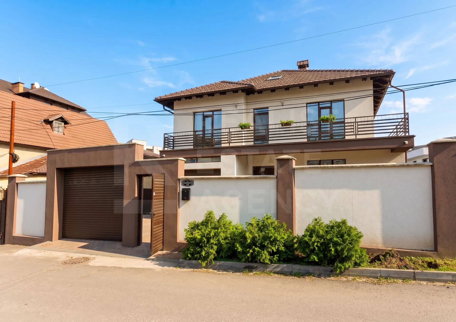 2-этажный дом, 4 комнаты, 220 м² — Изображение 1
