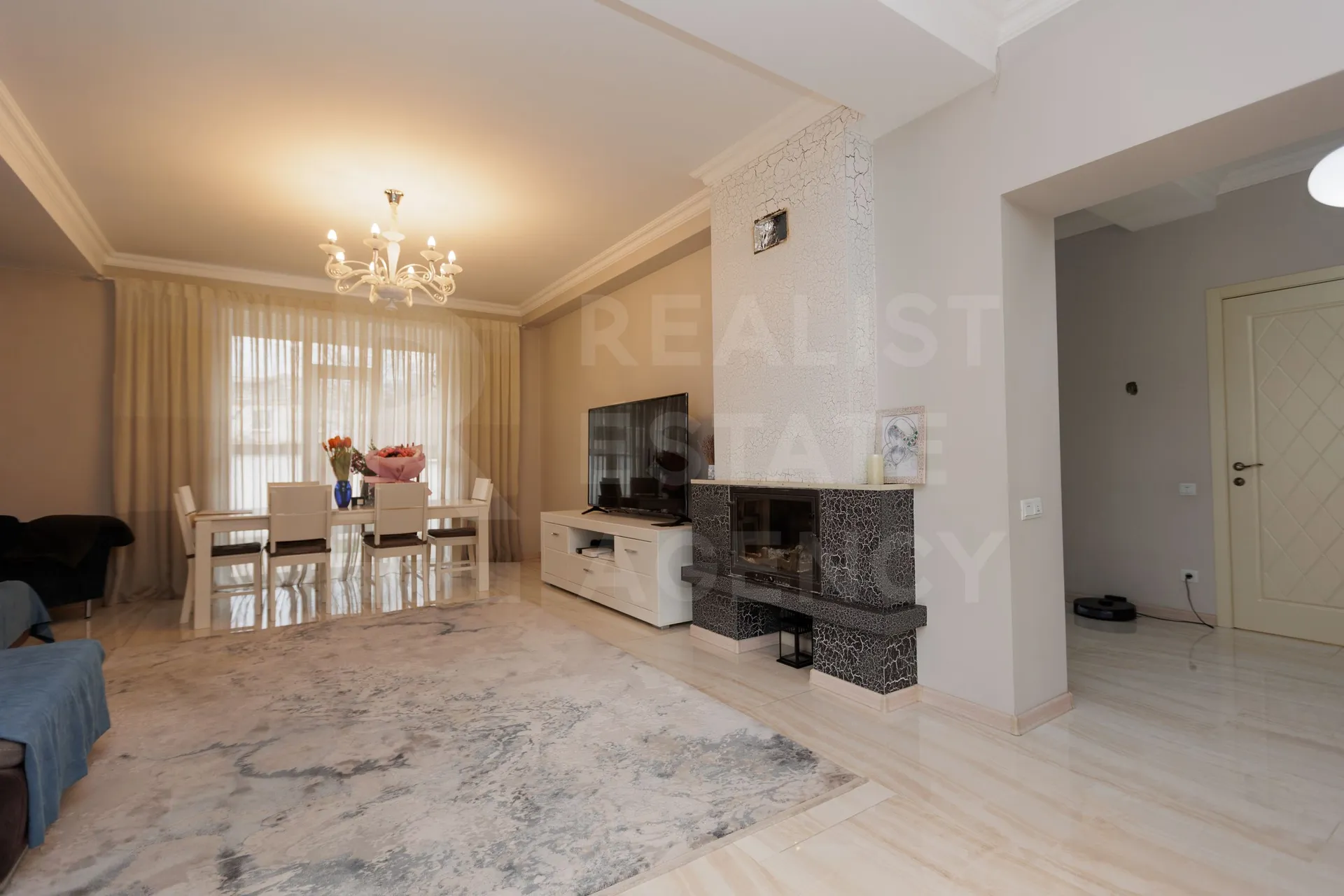 2-этажный дом, 4 комнаты, 220 м² — Изображение 3