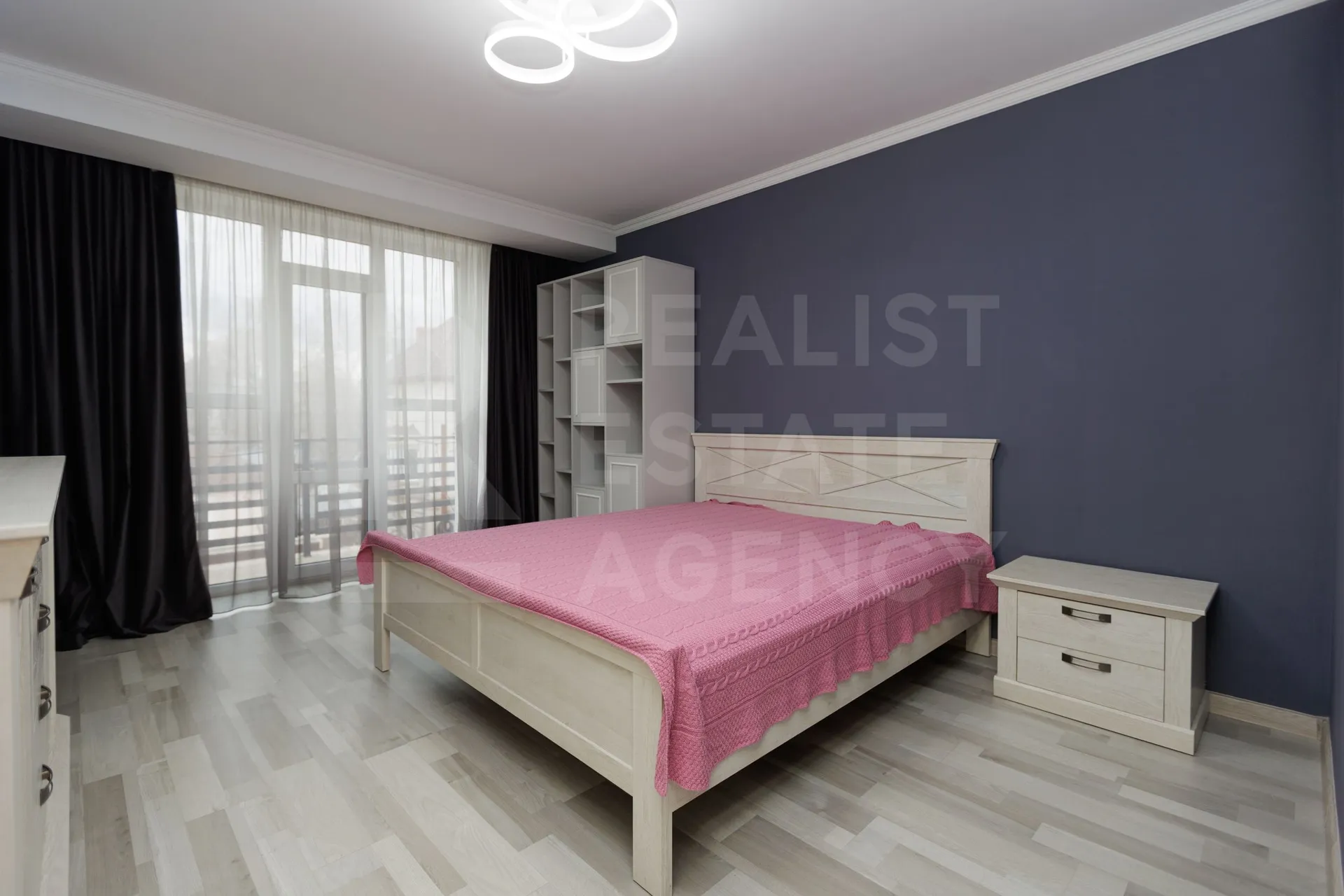 2-этажный дом, 4 комнаты, 220 м² — Изображение 4