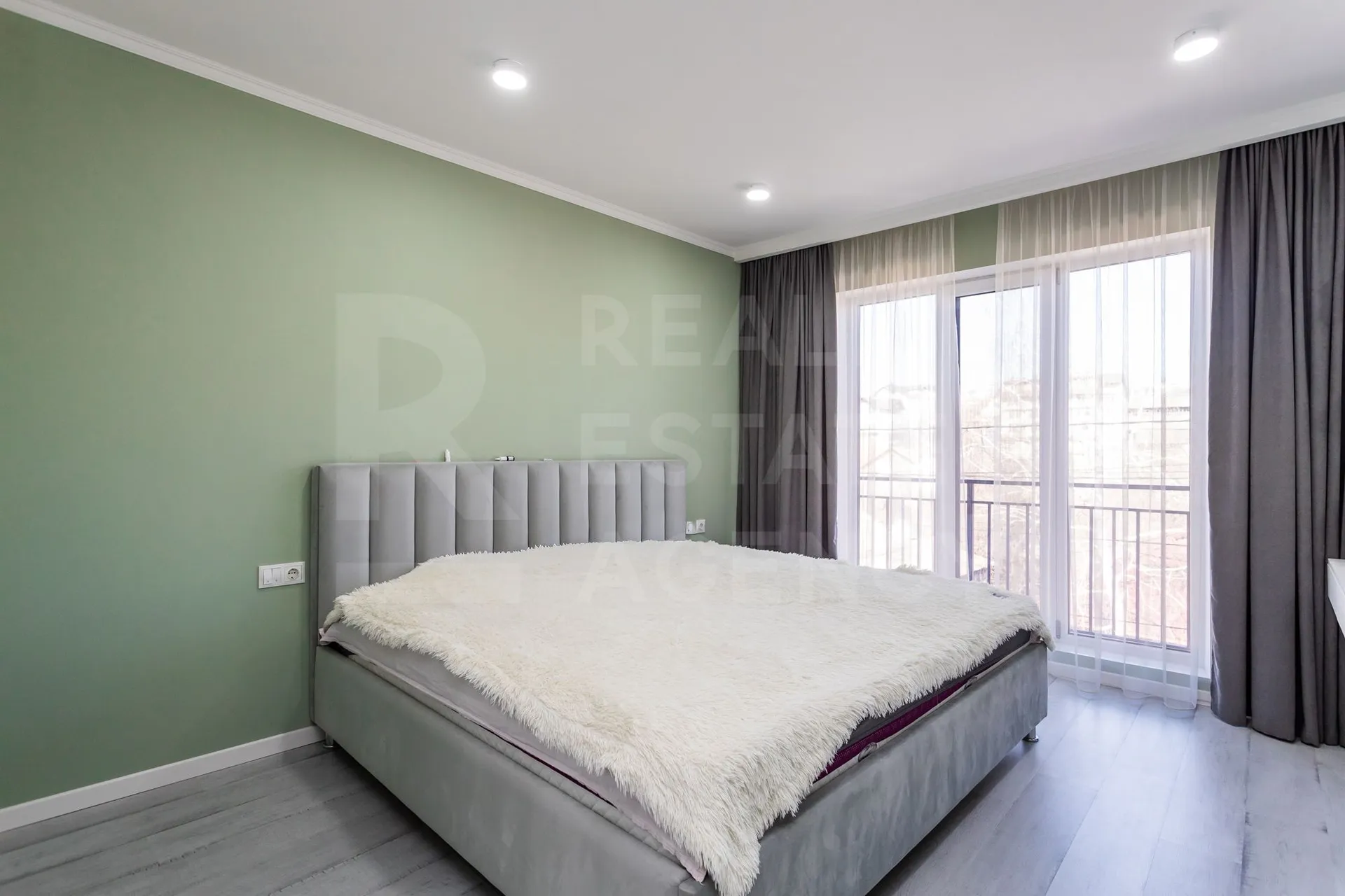 2-etaje casă, 3 camere, 160 m² — Imagine 4