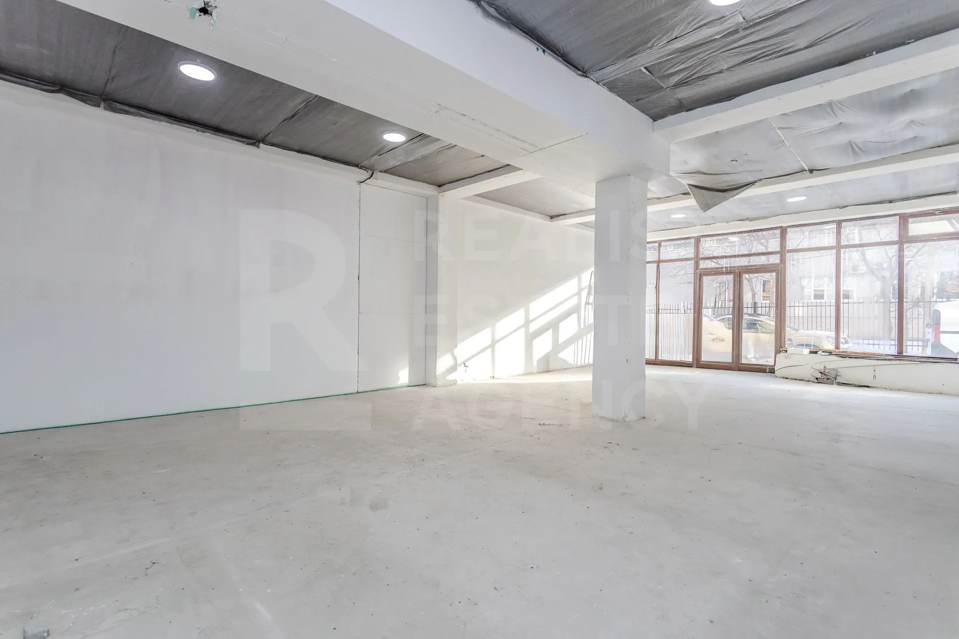 Spațiu comercial, 310 m² — Imagine 1