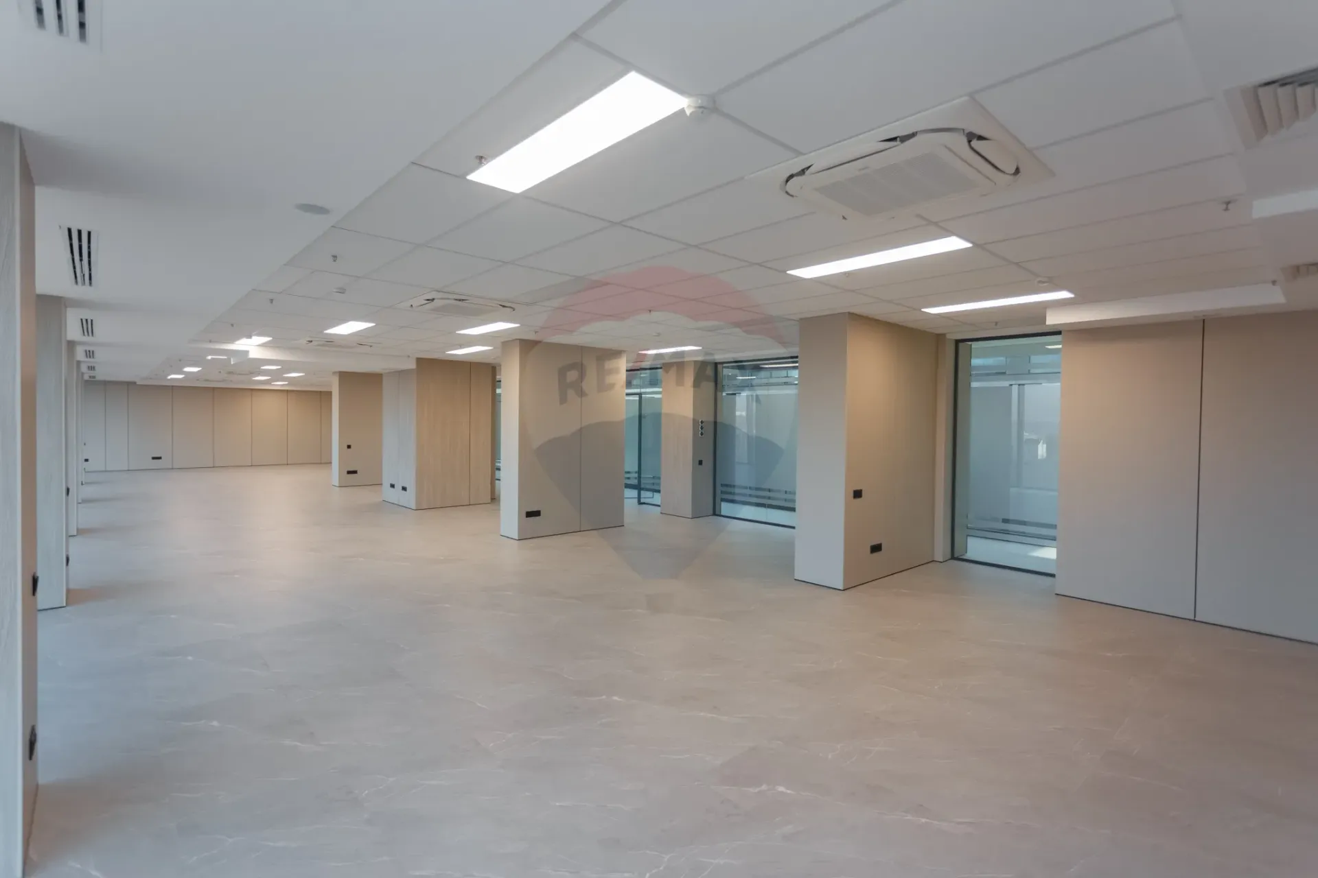 1-bedroom office, 15 000 m² — Image 15