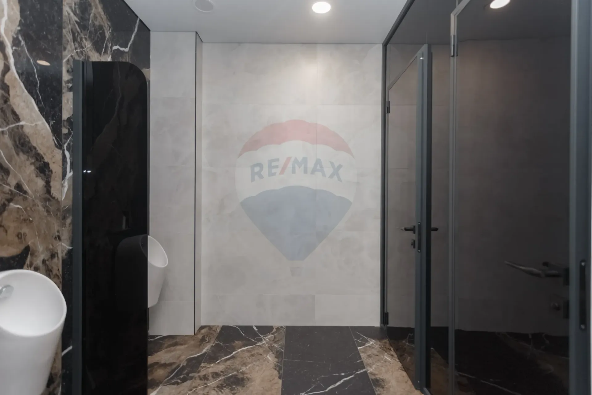 1-bedroom office, 15 000 m² — Image 10