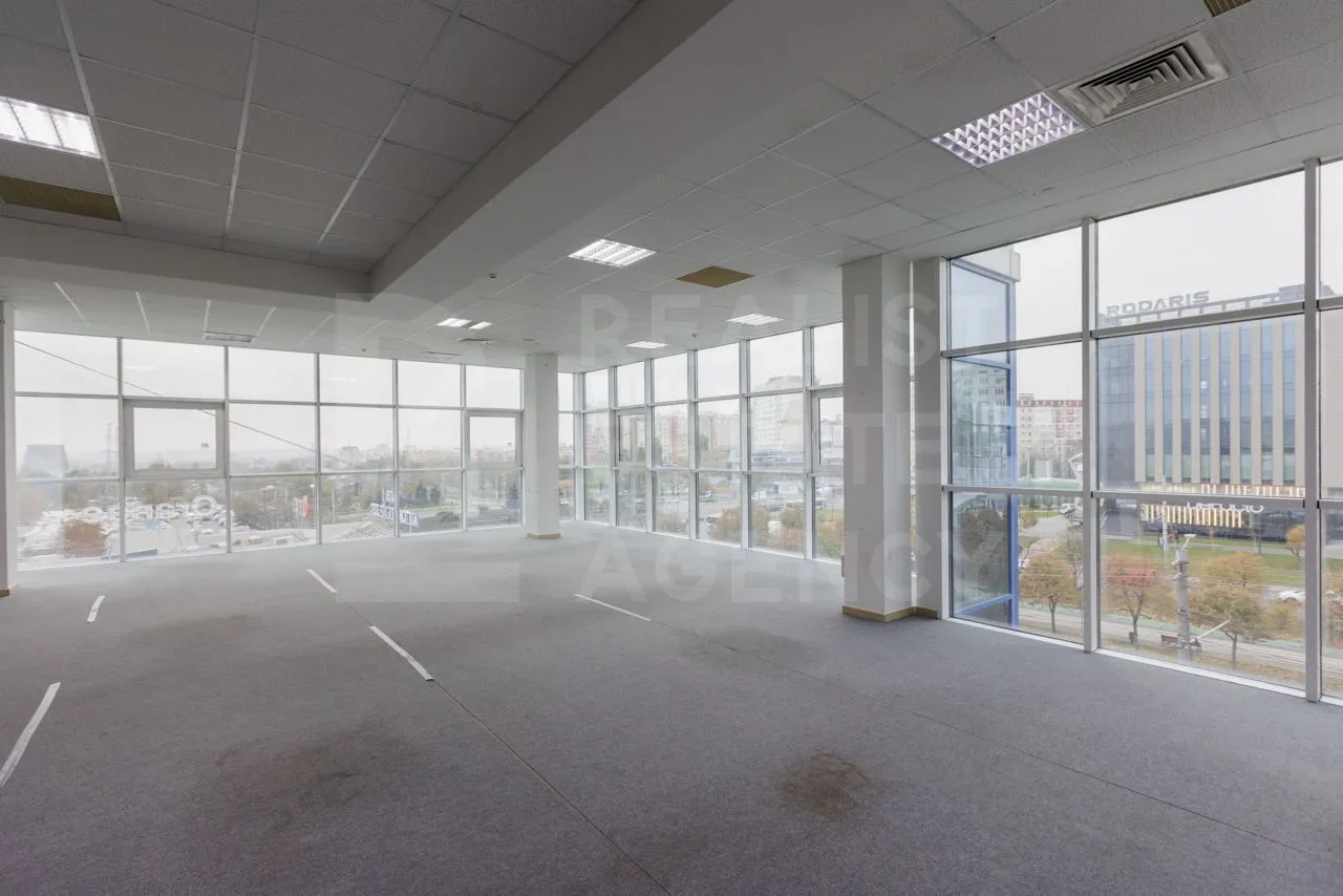 Spațiu comercial, 700 m² — Imagine 2