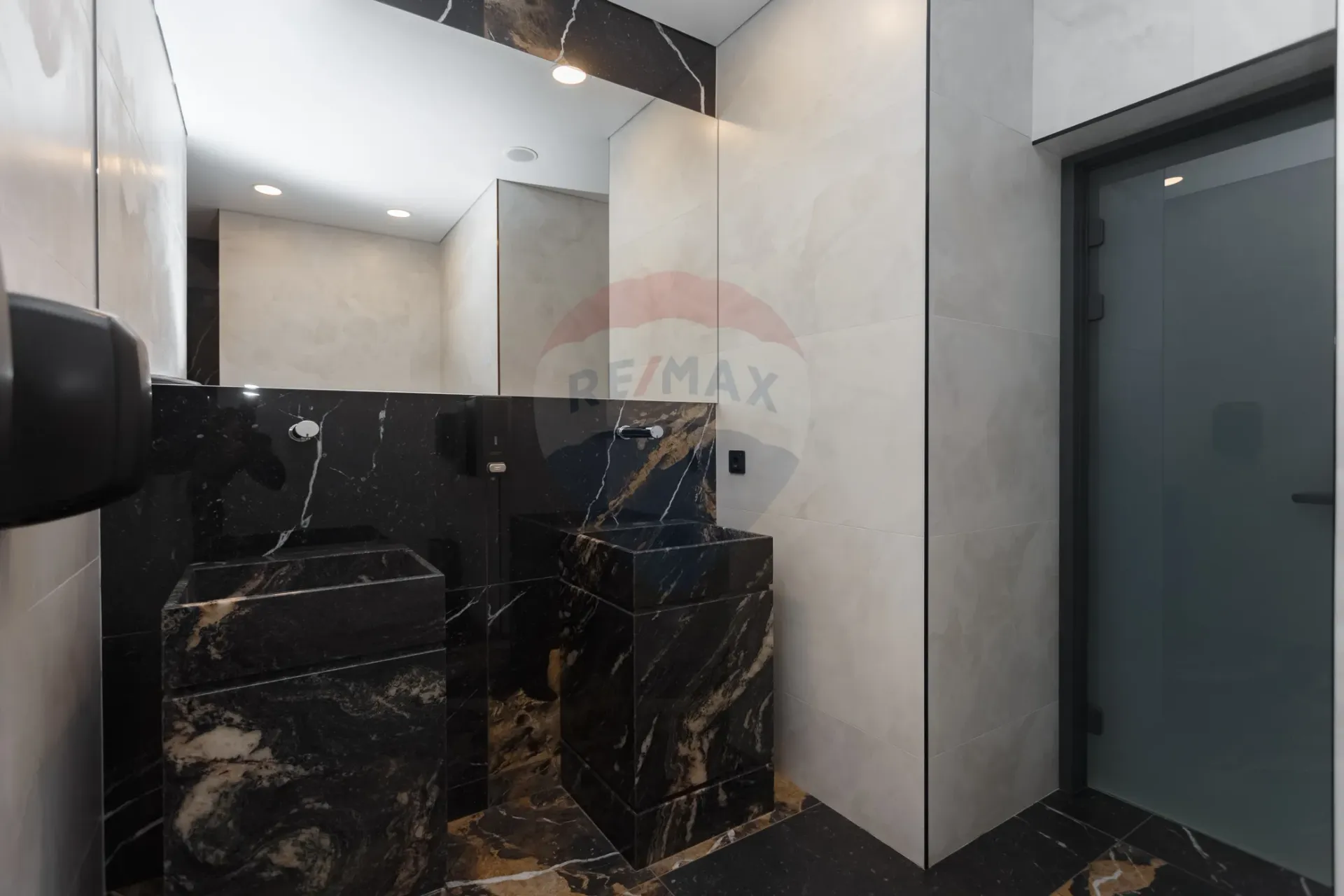 1-bedroom office, 15 000 m² — Image 2