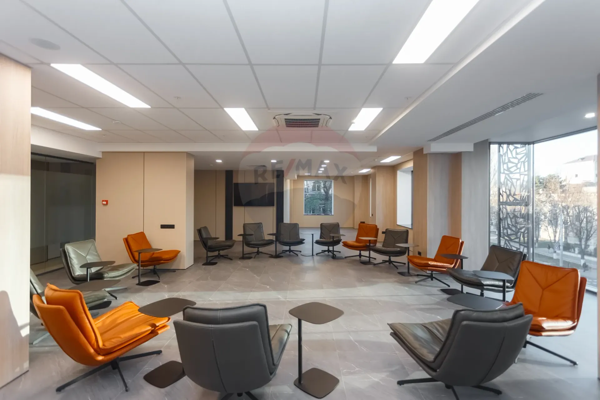 1-bedroom office, 15 000 m² — Image 11