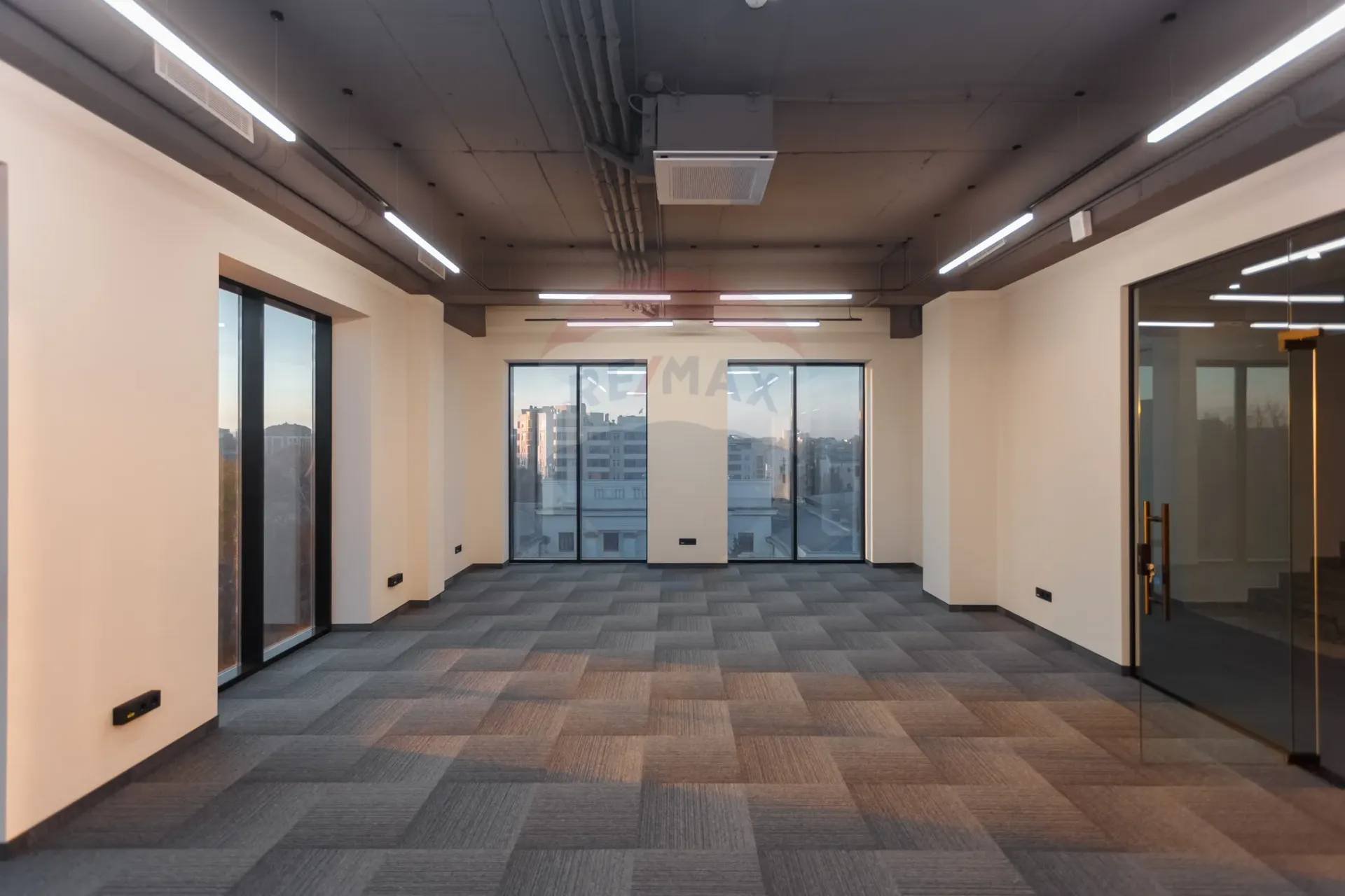 1-bedroom office, 100 m² — Image 1
