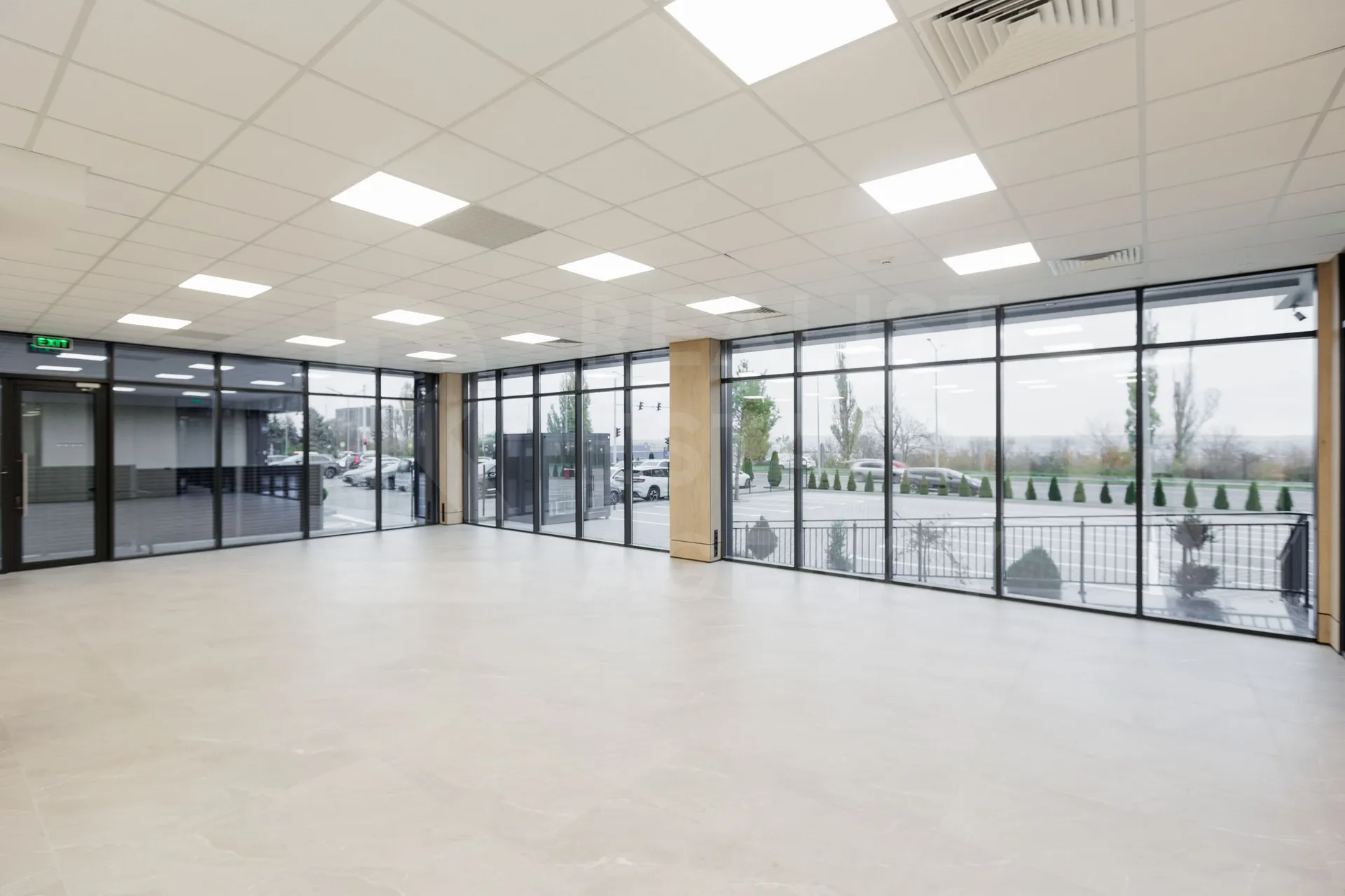 1-camere birou, 2 500 m² — Imagine 2