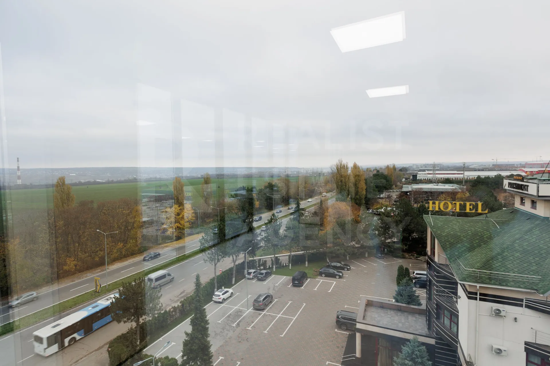 1-camere birou, 2 500 m² — Imagine 3