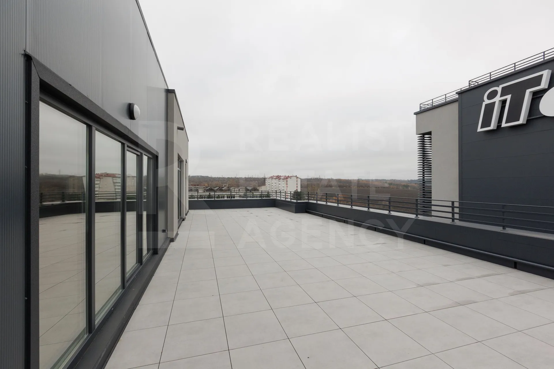 1-camere birou, 2 500 m² — Imagine 4