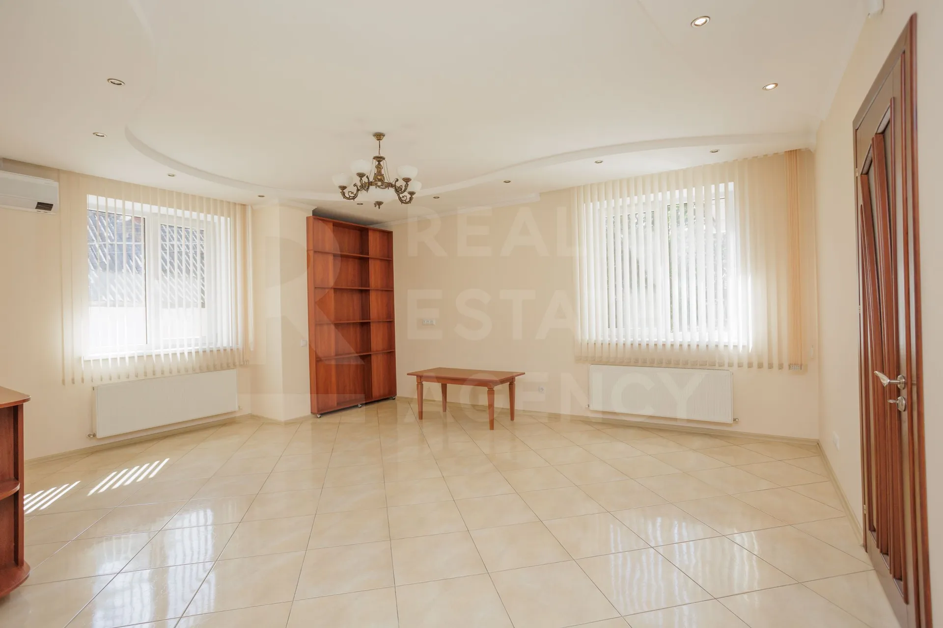 10-camere birou, 350 m² — Imagine 2