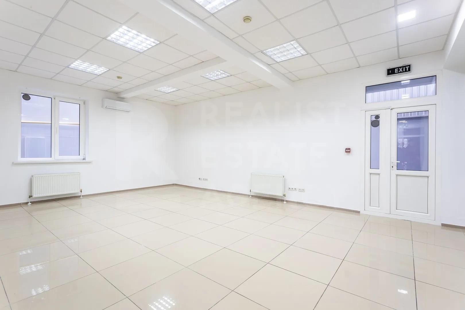 Spațiu comercial, 1 915 m² — Imagine 1
