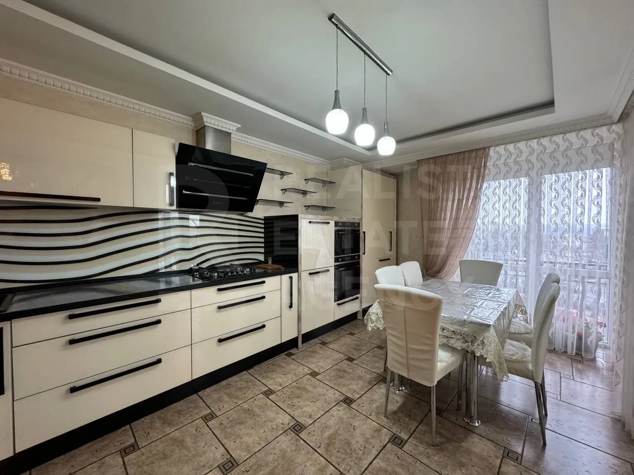 3-комнатная квартира, 130 м² — Изображение 2