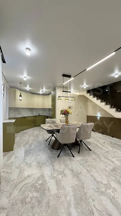 4-этажный дом, 4 комнаты, 228 м² — Изображение 2