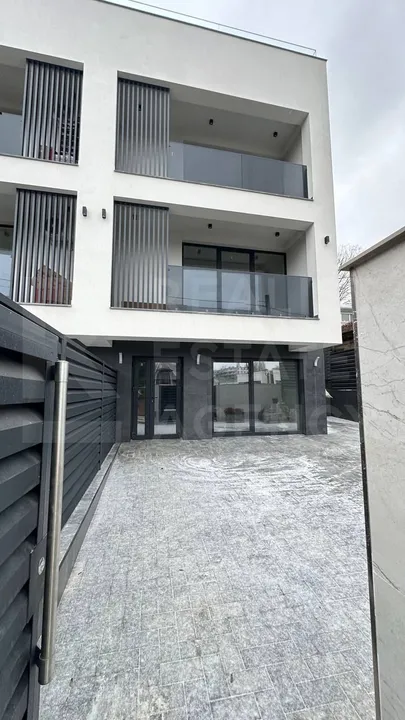 4-этажный дом, 4 комнаты, 228 м² — Изображение 1