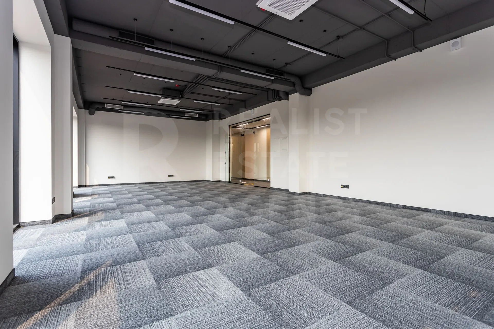 1-bedroom office, 900 m² — Image 1