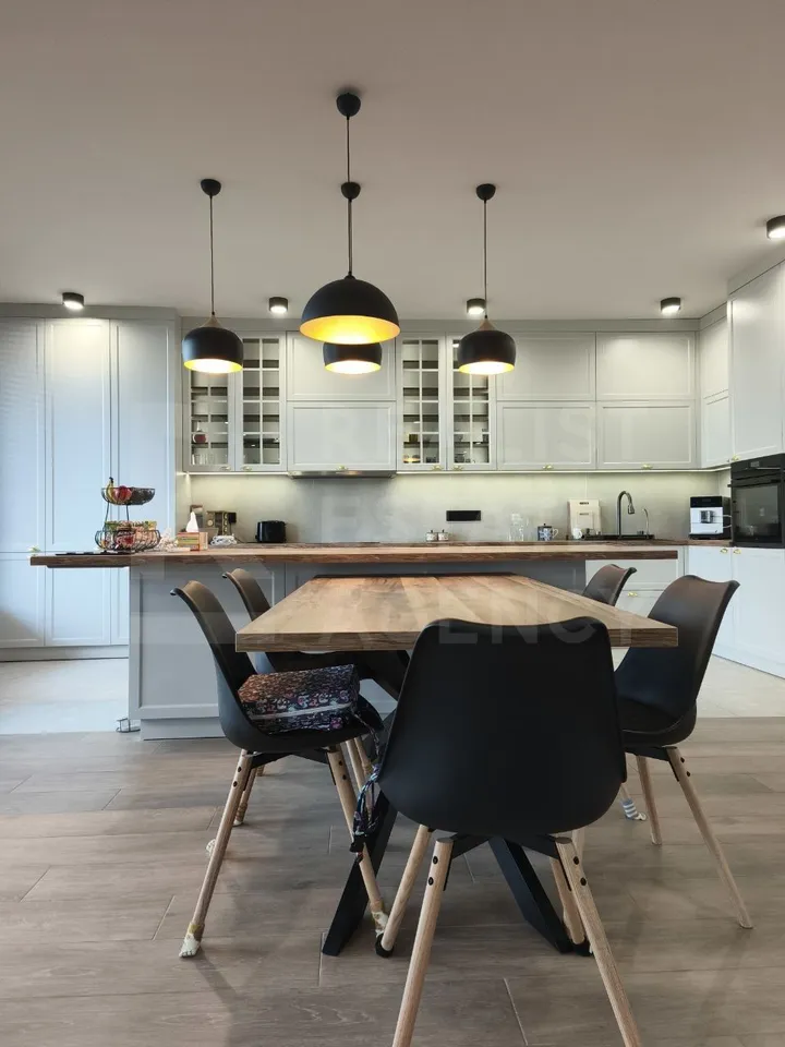 3-etaje casă, 5 camere, 300 m² — Imagine 2
