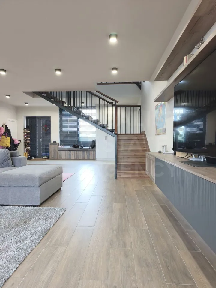 3-etaje casă, 5 camere, 300 m² — Imagine 3
