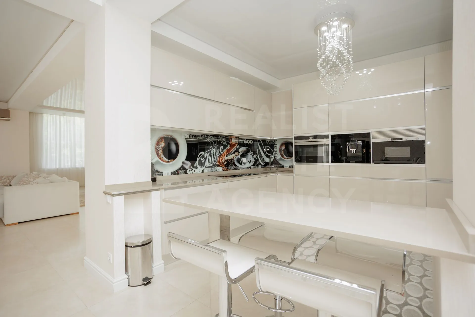 3-этажный дом, 5 комнат, 255 м² — Изображение 2
