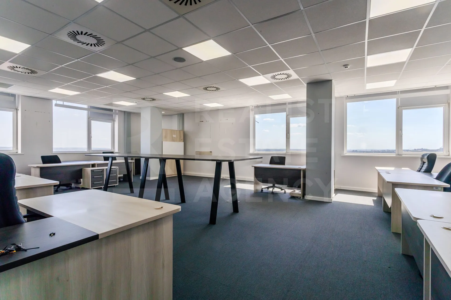 12-комнатный офис, 615.4 м² — Изображение 1