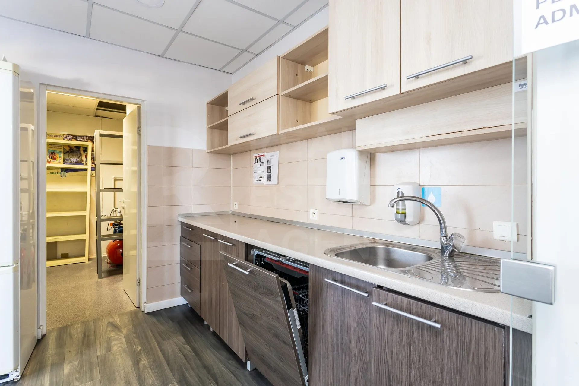 12-комнатный офис, 615.4 м² — Изображение 2