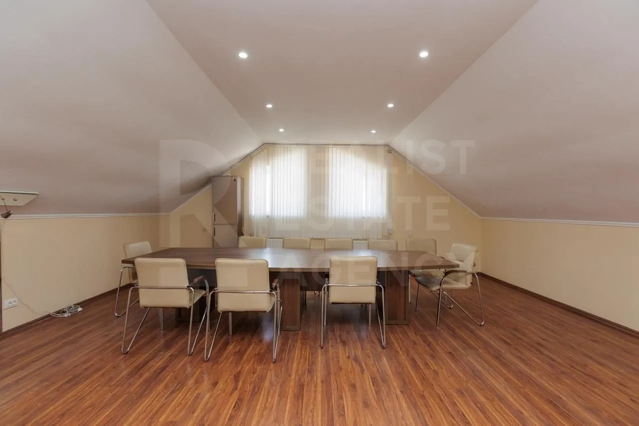 10-camere birou, 320 m² — Imagine 1