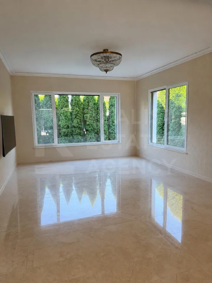 2-этажный дом, 4 комнаты, 280 м² — Изображение 3