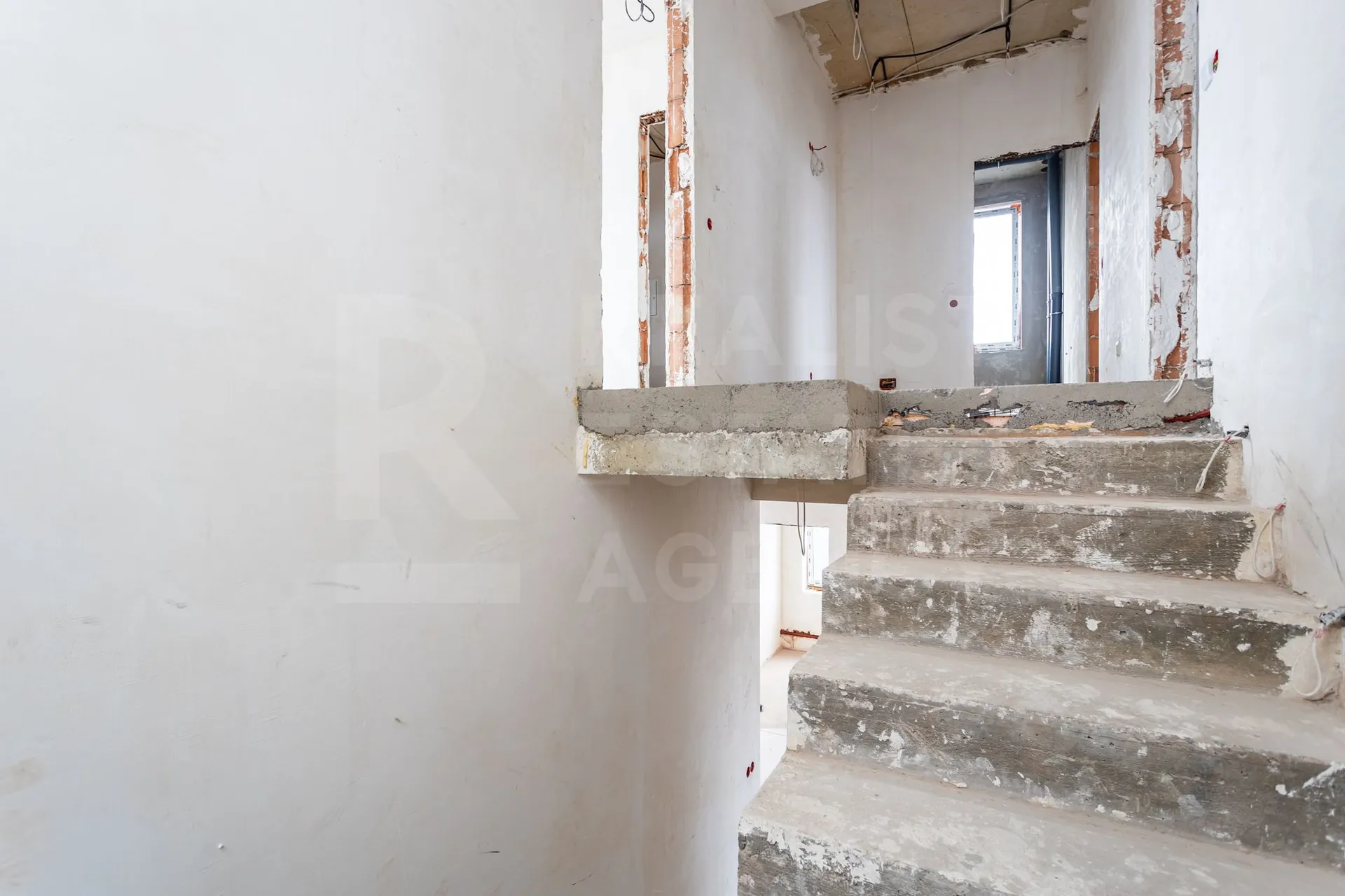 2-этажный дом, 4 комнаты, 190 м² — Изображение 4