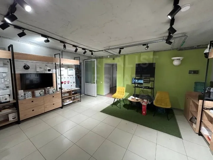 Trade space, 370 m² — Image 1