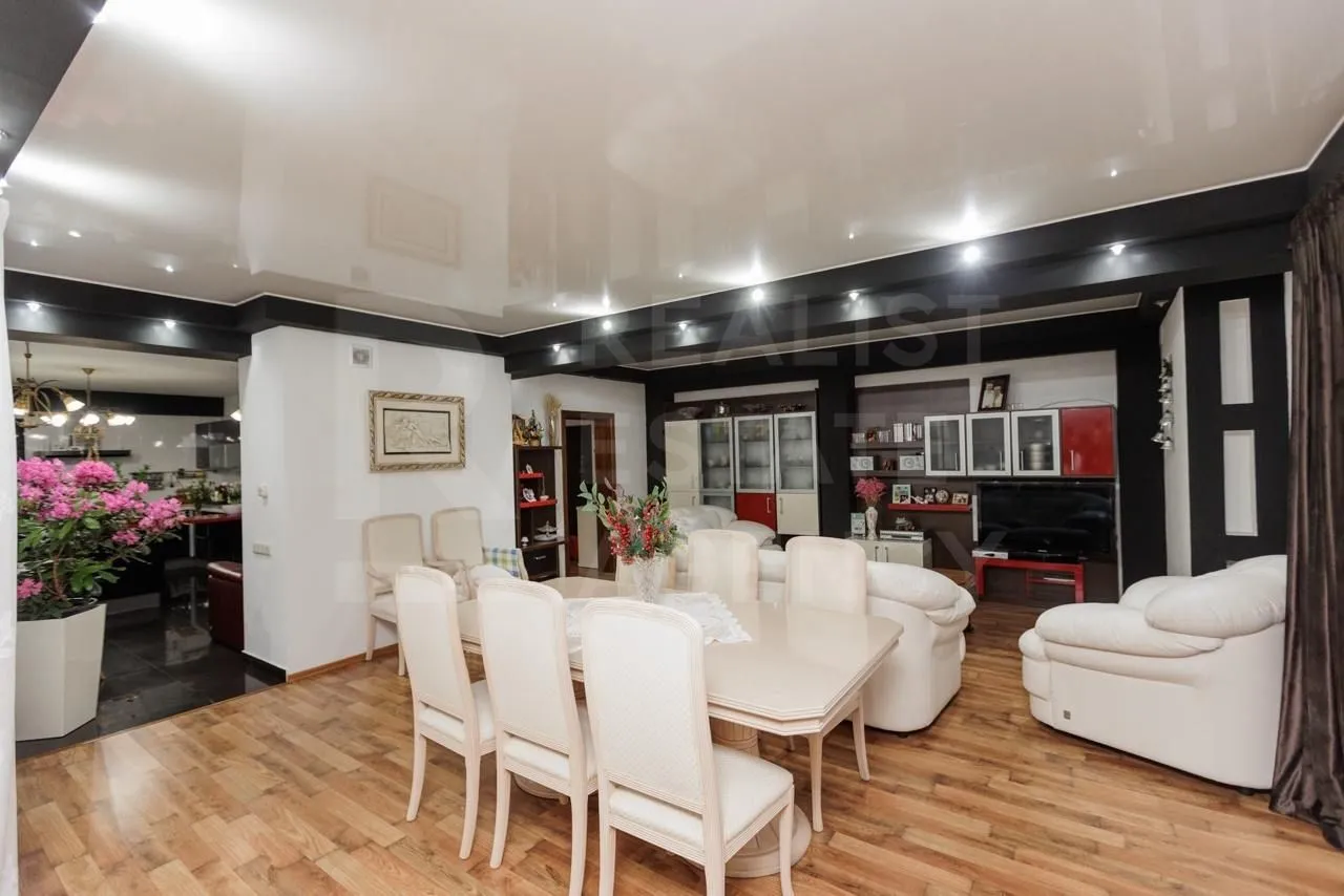 3-комнатная квартира, 227 м² — Изображение 1