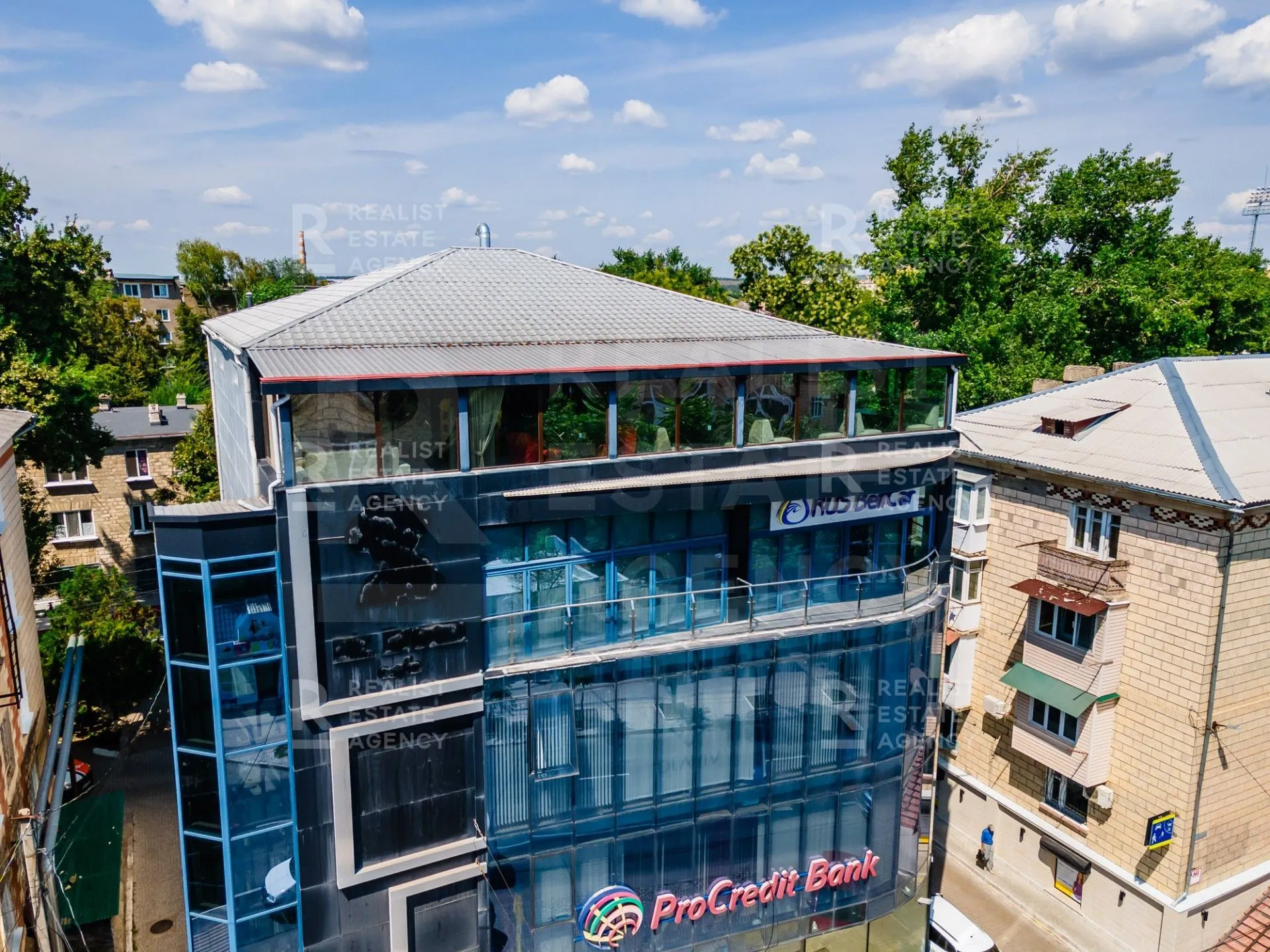 Spațiu comercial, 1 400 m² — Imagine 1