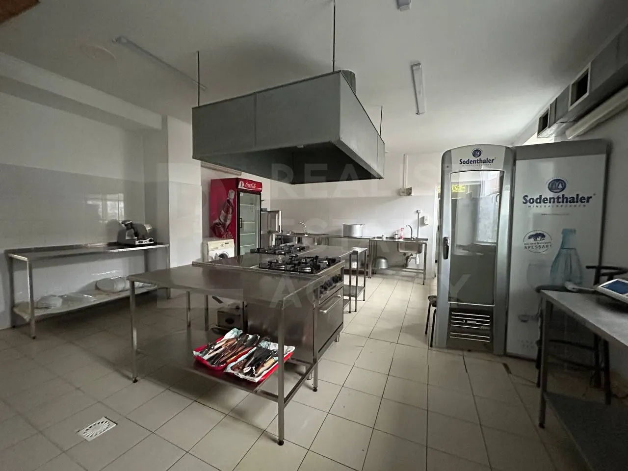 Spațiu comercial, 600 m² — Imagine 2
