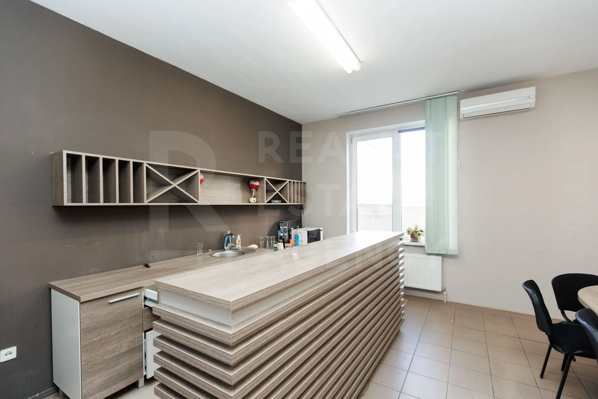 Spațiu comercial, 824 m² — Imagine 2