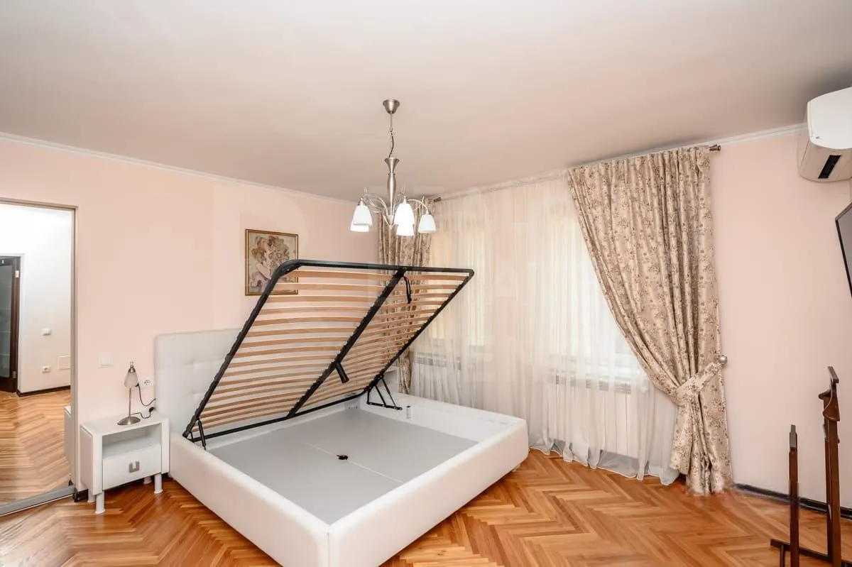 3-этажный дом, 5 комнат, 240 м² — Изображение 4