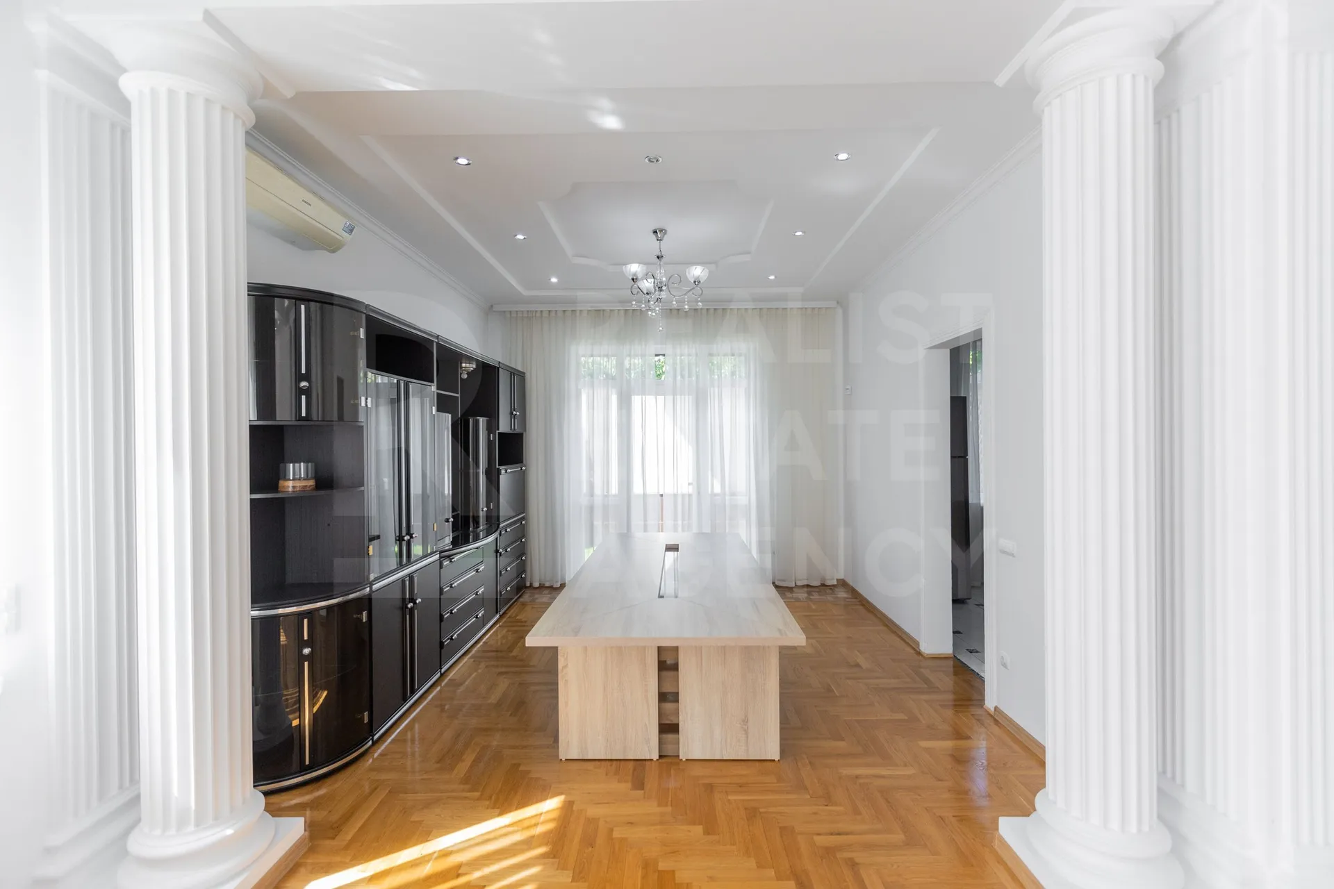 3-этажный дом, 5 комнат, 250 м² — Изображение 4