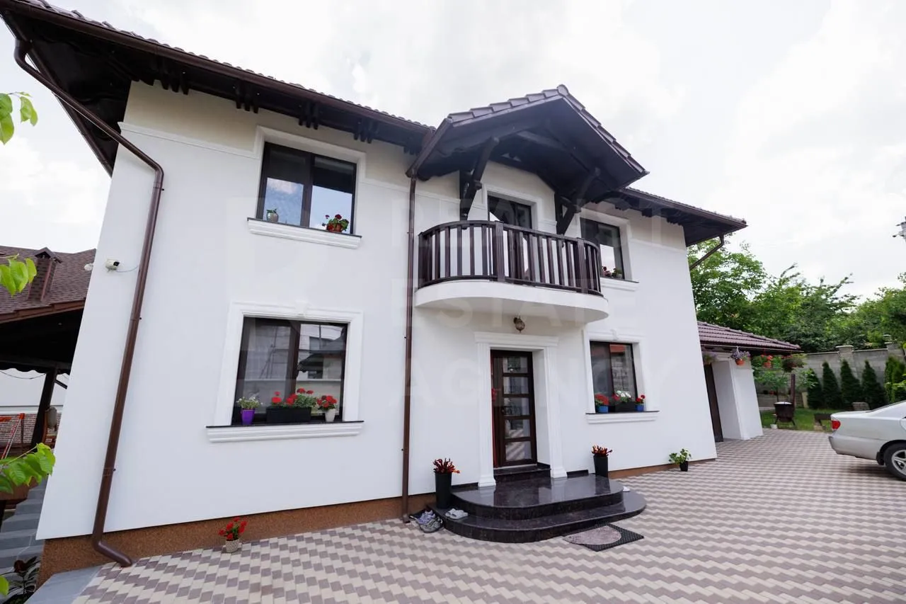 2-этажный дом, 4 комнаты, 260 м² — Изображение 1