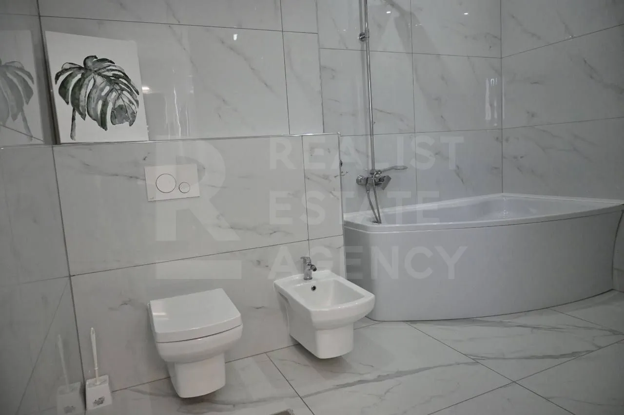 2-этажный дом, 4 комнаты, 280 м² — Изображение 4