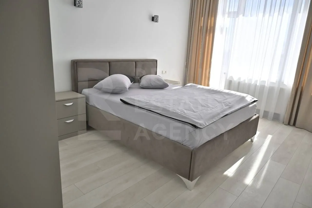2-этажный дом, 4 комнаты, 280 м² — Изображение 3