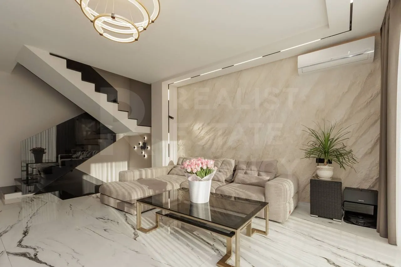 3-этажный дом, 4 комнаты, 330 м² — Изображение 1
