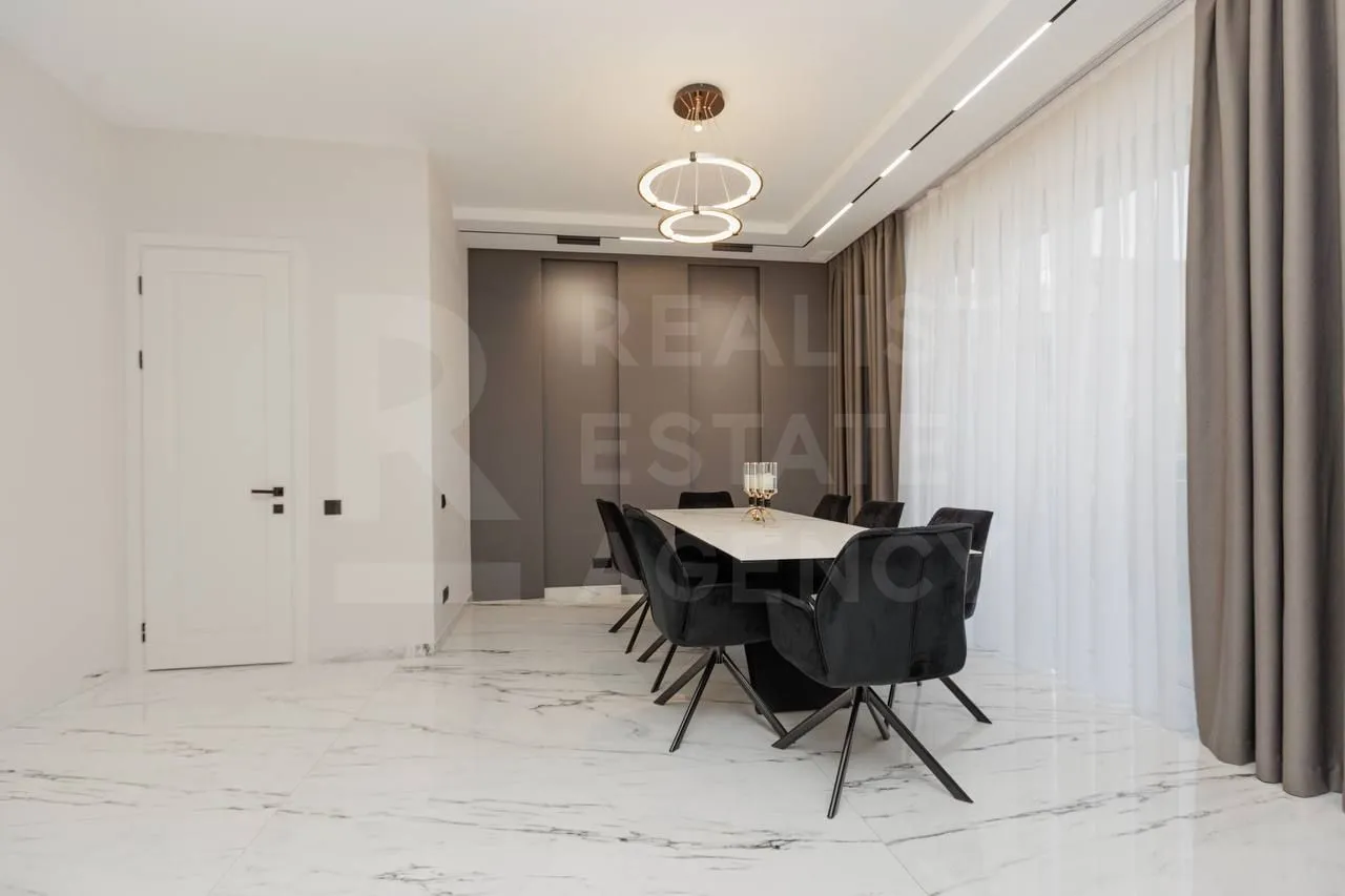 3-этажный дом, 4 комнаты, 330 м² — Изображение 3
