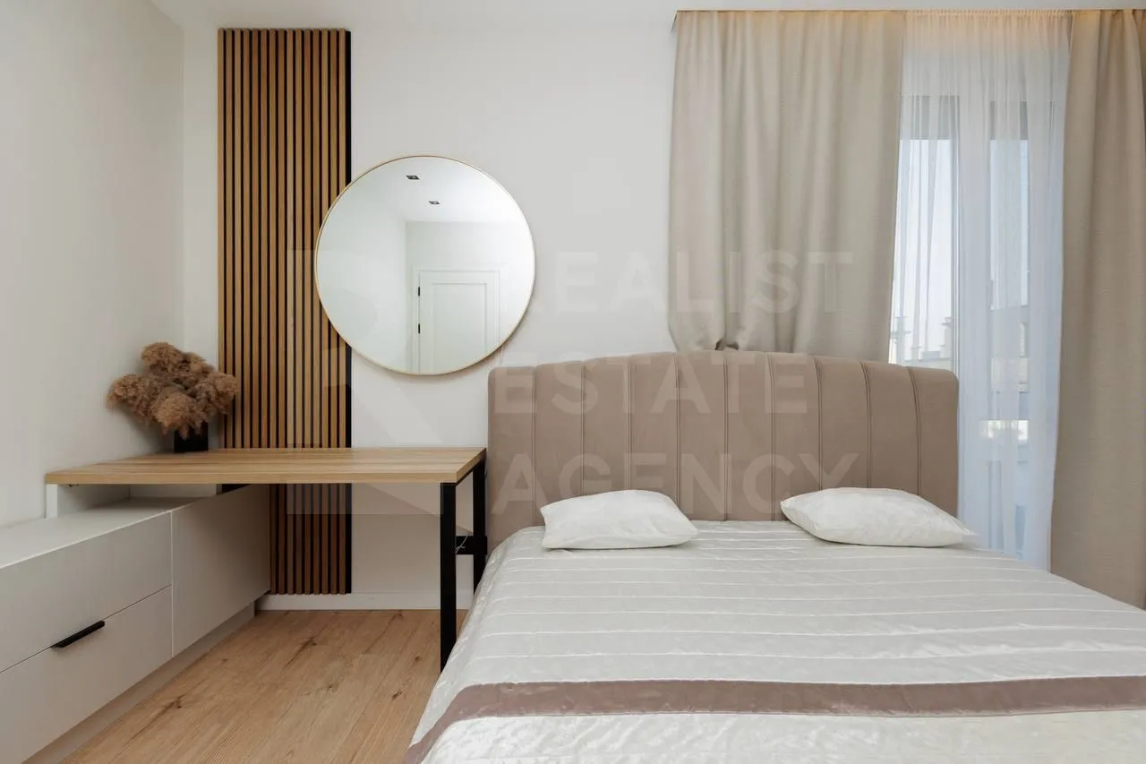 3-этажный дом, 4 комнаты, 330 м² — Изображение 4