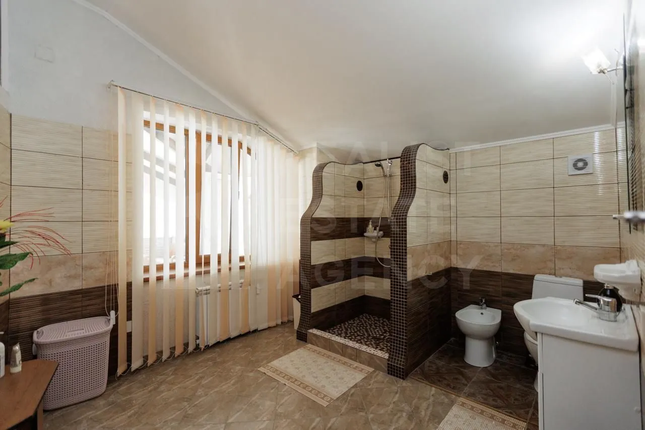 2-этажный дом, 5 комнат, 400 м² — Изображение 4