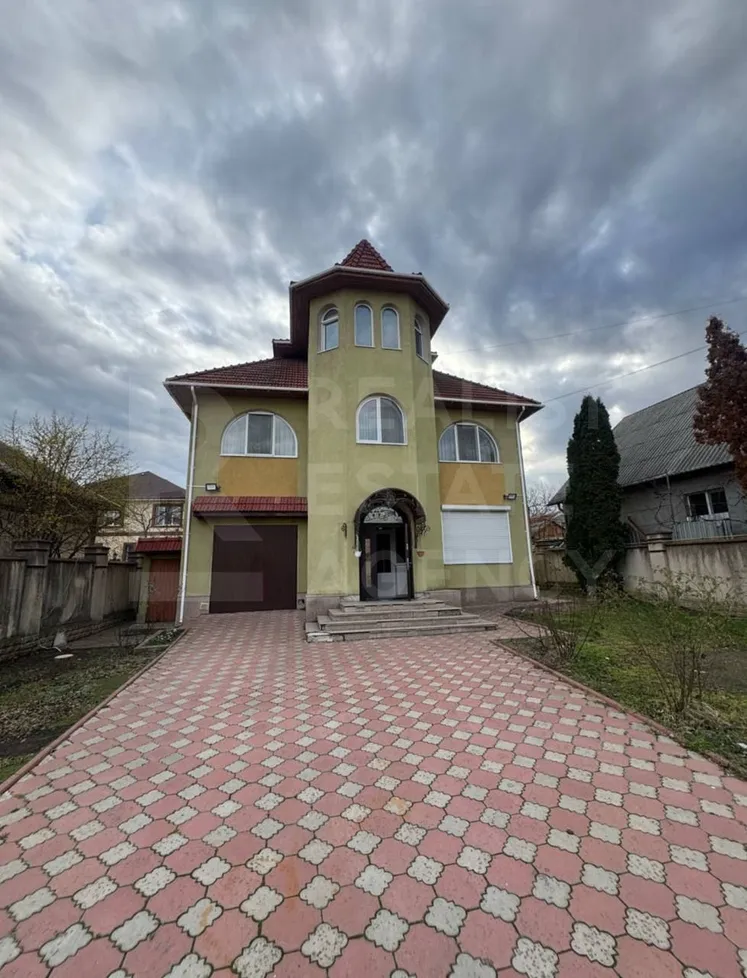 3-этажный дом, 5 комнат, 240 м² — Изображение 1
