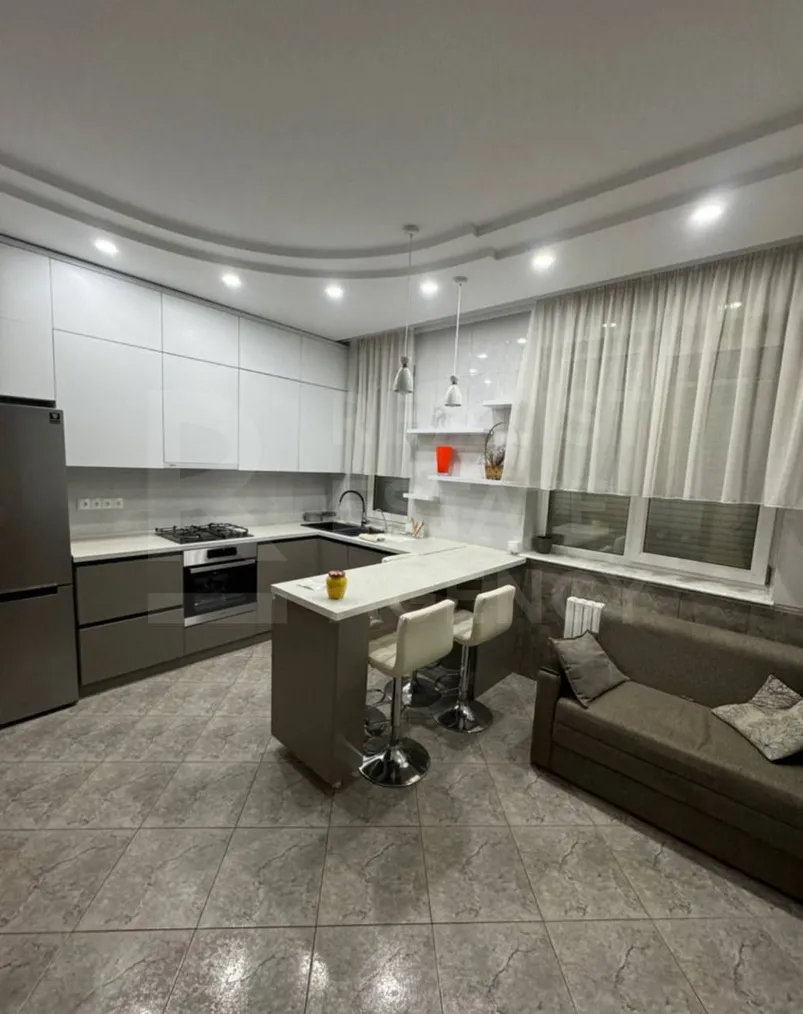 3-этажный дом, 5 комнат, 240 м² — Изображение 2